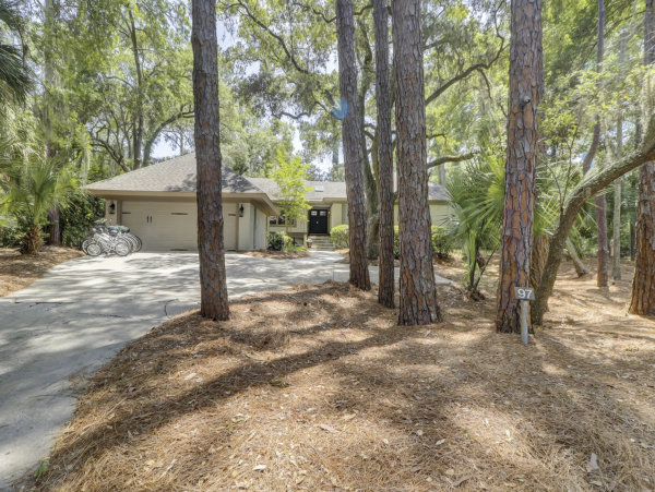 Stunning 4 Bedroom Pool Home in Hilton Head