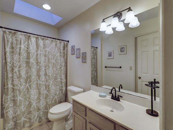 Hilton Head Island Family Home with Private Pool & Sunroom