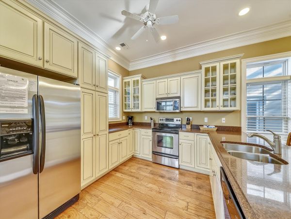 Hilton Head Vacation Rental 5 Bedroom & Private Pool Sleeps 12