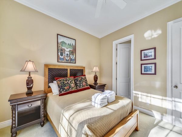 Hilton Head Vacation Rental 5 Bedroom & Private Pool Sleeps 12