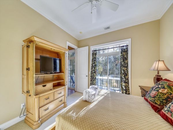 Hilton Head Vacation Rental 5 Bedroom & Private Pool Sleeps 12