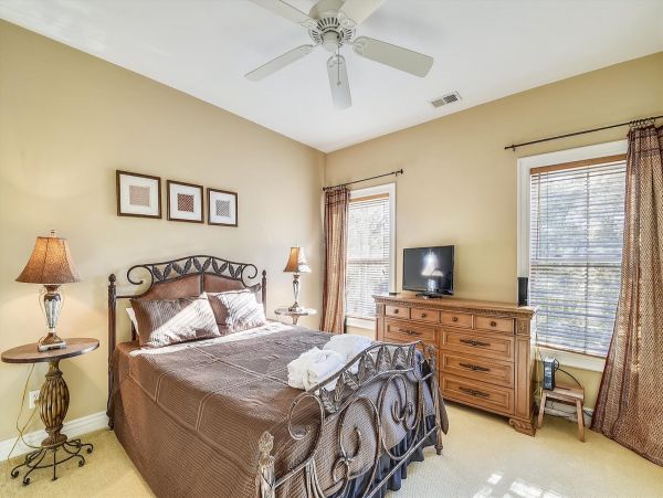 Hilton Head Vacation Rental 5 Bedroom & Private Pool Sleeps 12