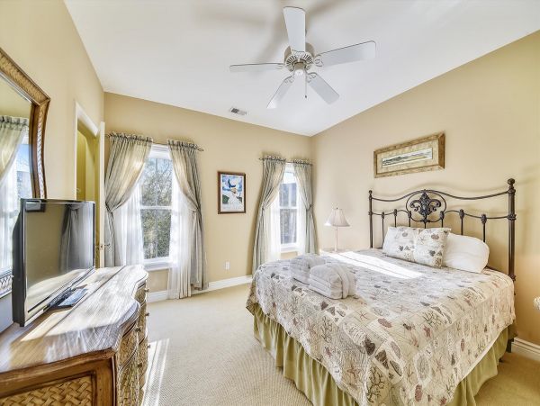 Hilton Head Vacation Rental 5 Bedroom & Private Pool Sleeps 12