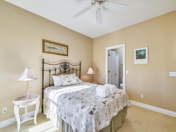 Hilton Head Vacation Rental 5 Bedroom & Private Pool Sleeps 12