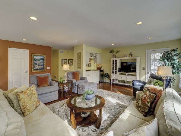 5 Bedrooms Walk to Beach Home in North Forest Beach