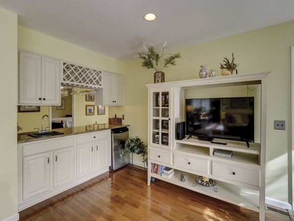 5 Bedrooms Walk to Beach Home in North Forest Beach