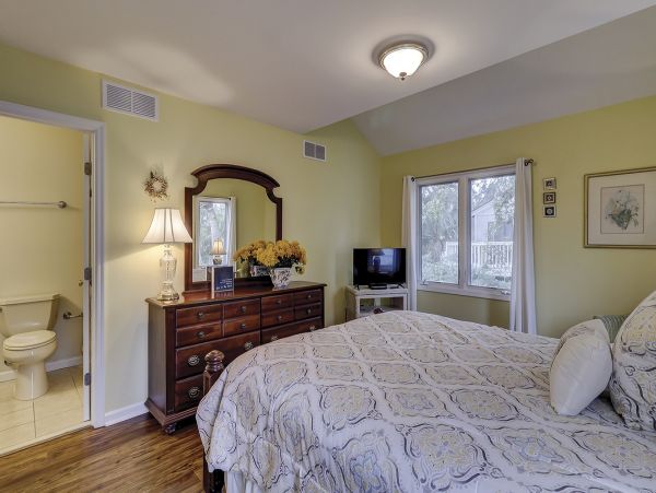 5 Bedrooms Walk to Beach Home in North Forest Beach