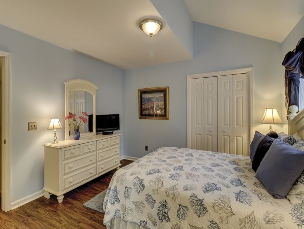 5 Bedrooms Walk to Beach Home in North Forest Beach