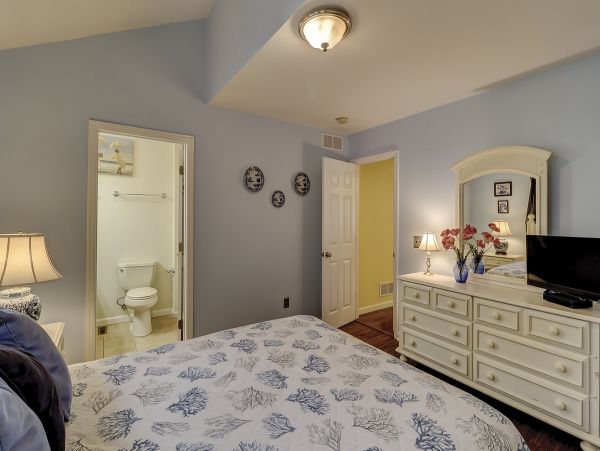 5 Bedrooms Walk to Beach Home in North Forest Beach