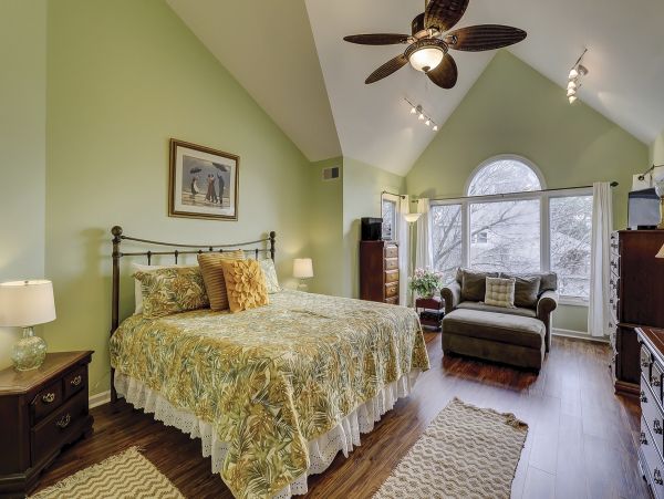 5 Bedrooms Walk to Beach Home in North Forest Beach