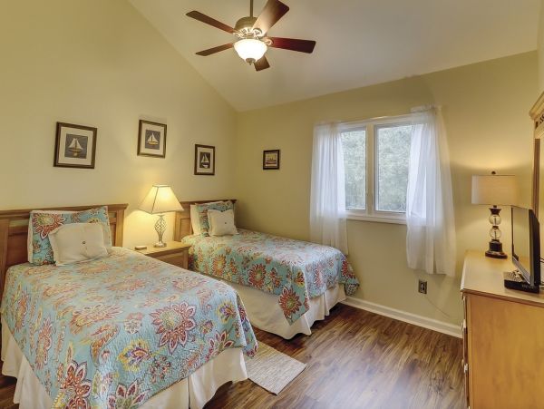 5 Bedrooms Walk to Beach Home in North Forest Beach