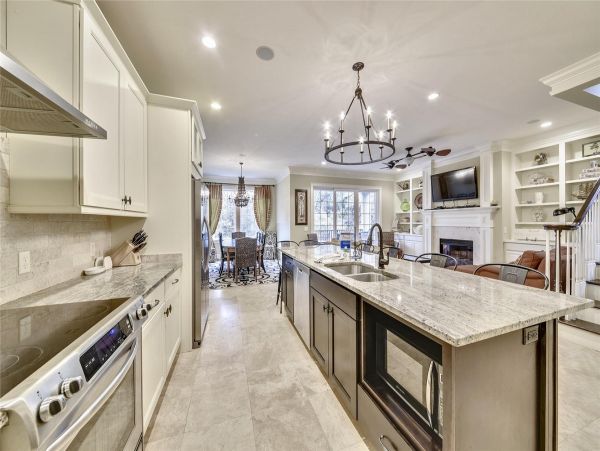 Spacious Six Bedroom Vacation Home in Hilton Head