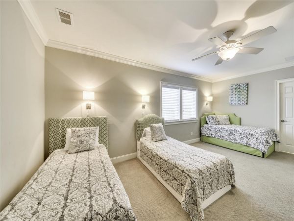 Spacious Six Bedroom Vacation Home in Hilton Head