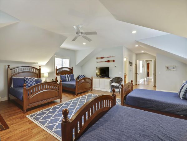 Hilton Head Vacation Home Seven Bedroom Walk to Beach