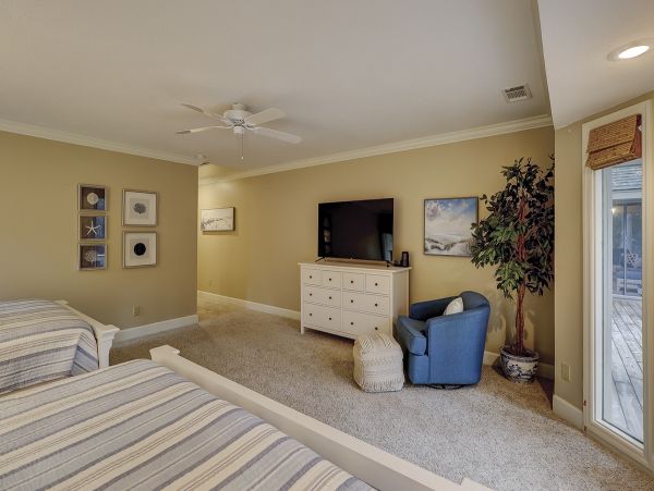 Hilton Head Lovely Accommodation Three Bedrooms Sleeps 12