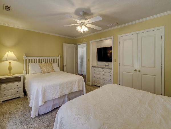 Hilton Head Lovely Accommodation Three Bedrooms Sleeps 12