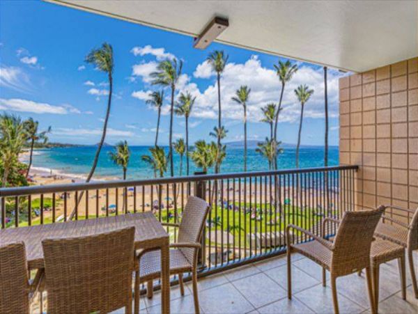 Oceanfront Vacation Beach. Condo in Kihei Sleeps 6 Guests