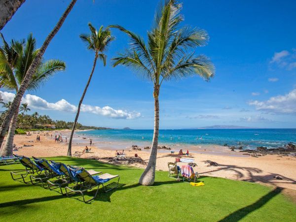 Oceanfront Vacation Beach. Condo in Kihei Sleeps 6 Guests