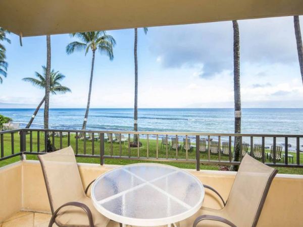 Oceanfront Vacation Beach Condo in Lahaina Sleeps 6 Guests