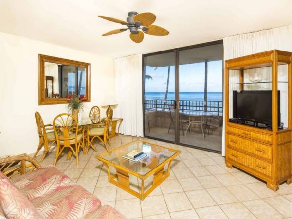 Oceanfront Vacation Beach Condo in Lahaina Sleeps 6 Guests