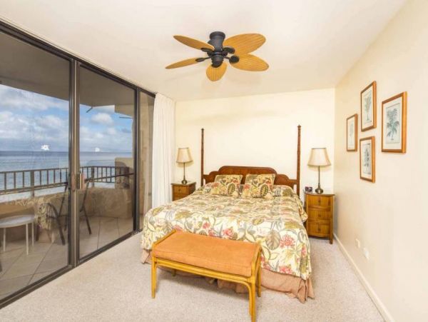 Oceanfront Vacation Beach Condo in Lahaina Sleeps 6 Guests
