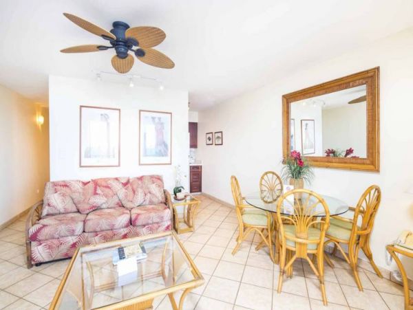 Oceanfront Vacation Beach Condo in Lahaina Sleeps 6 Guests