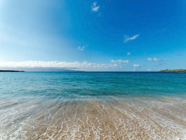 Oceanfront Vacation Beach Condo in Lahaina Sleeps 6 Guests