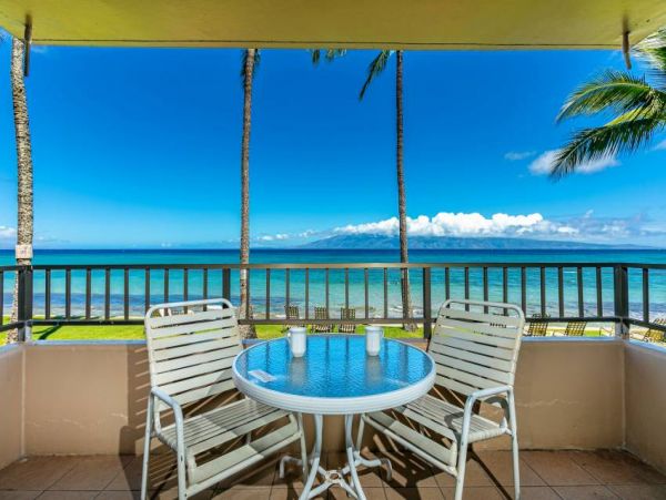 Oceanfront Vacation Beach Condo in Lahaina Sleeps 6 Guests