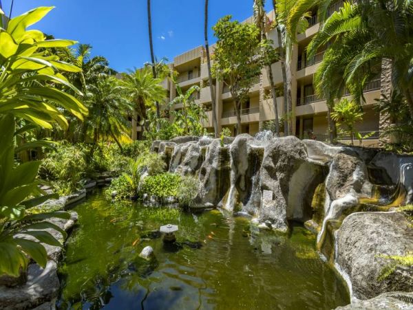 Oceanfront Vacation Beach Condo in Lahaina Sleeps 6 Guests