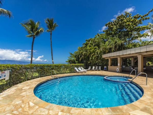 Oceanfront Vacation Beach Condo in Lahaina Sleeps 6 Guests