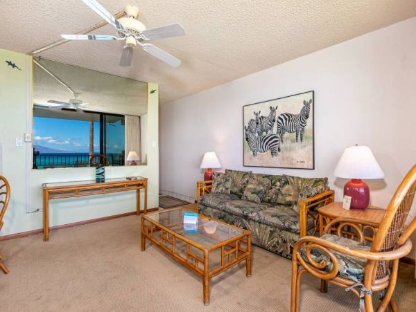 Oceanfront Vacation Beach Condo in Lahaina Sleeps 6 Guests