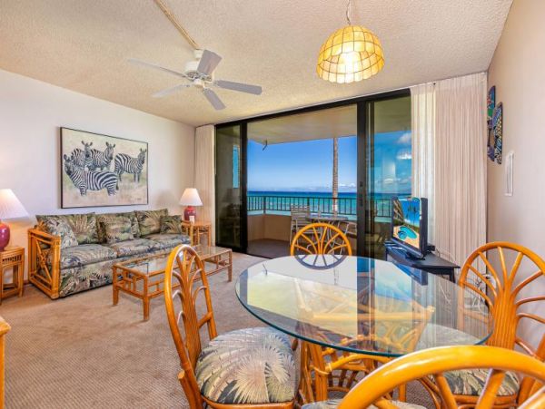 Oceanfront Vacation Beach Condo in Lahaina Sleeps 6 Guests