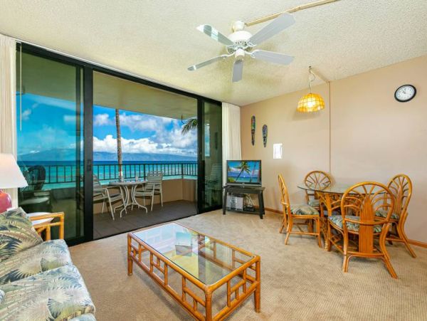 Oceanfront Vacation Beach Condo in Lahaina Sleeps 6 Guests