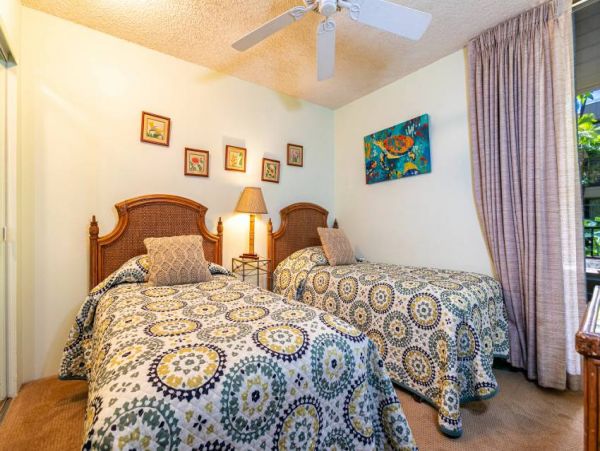 Oceanfront Vacation Beach Condo in Lahaina Sleeps 6 Guests