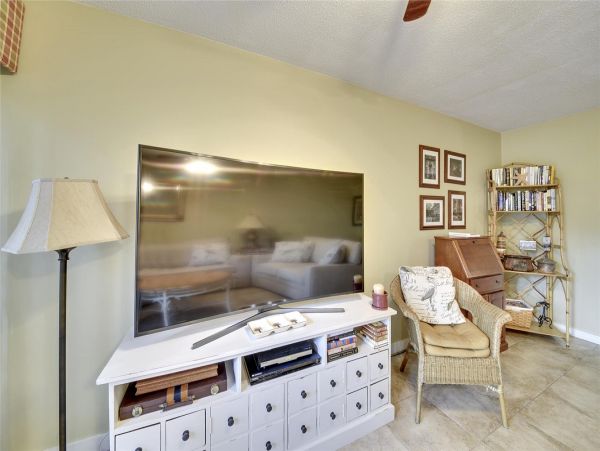 Walk to The Beach from this Lovely Shipyard Residence