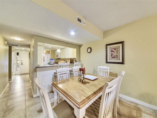 Walk to The Beach from this Lovely Shipyard Residence