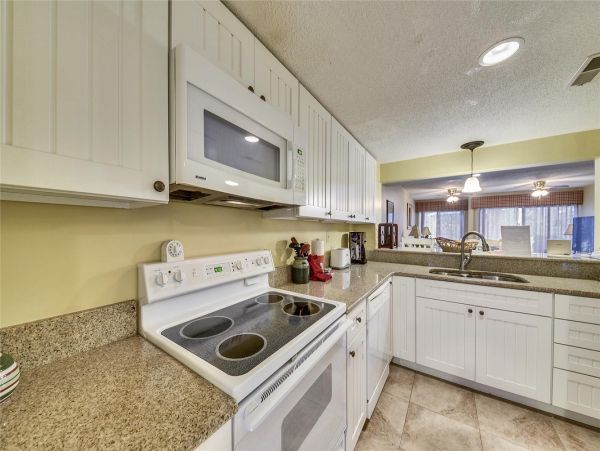 Walk to The Beach from this Lovely Shipyard Residence