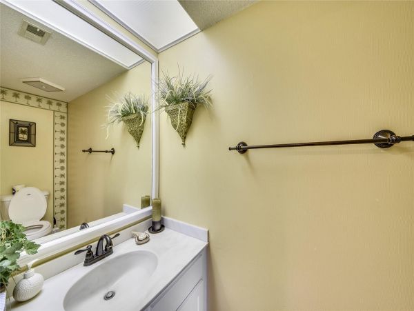 Walk to The Beach from this Lovely Shipyard Residence