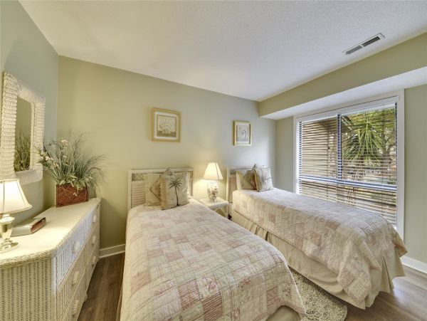 Walk to The Beach from this Lovely Shipyard Residence