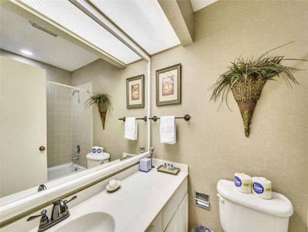 Walk to The Beach from this Lovely Shipyard Residence