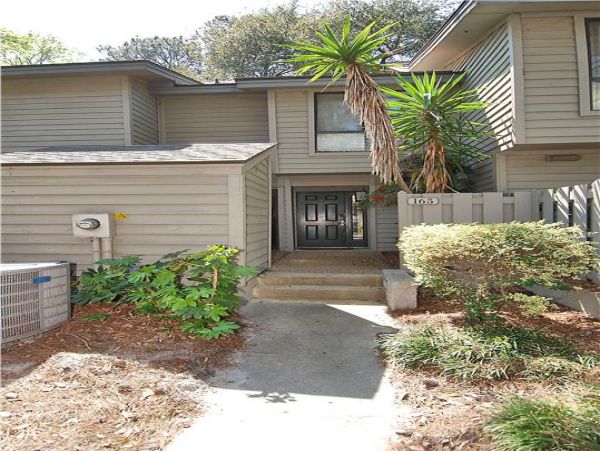 Walk to The Beach from this Lovely Shipyard Residence