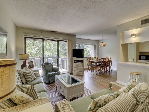 Two bedrooms Condo. Great Location on Palmetto Dunes
