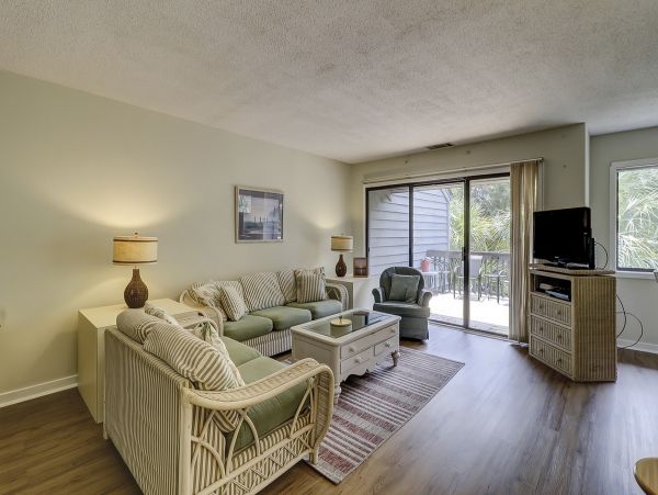 Two bedrooms Condo. Great Location on Palmetto Dunes