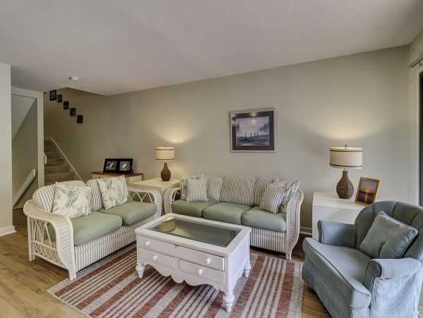 Two bedrooms Condo. Great Location on Palmetto Dunes