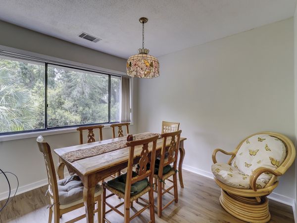Two bedrooms Condo. Great Location on Palmetto Dunes