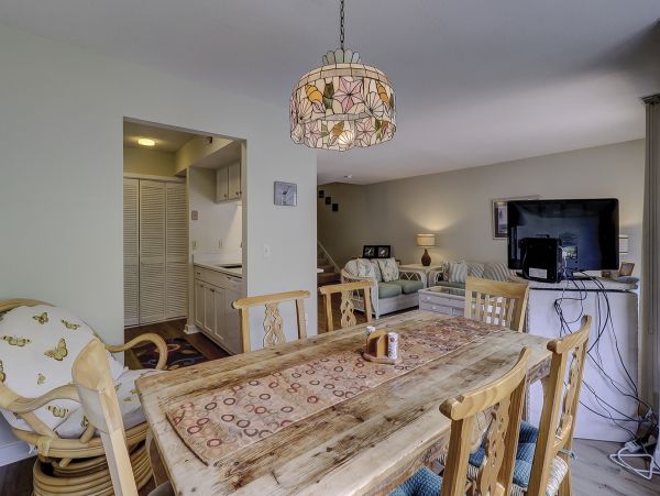 Two bedrooms Condo. Great Location on Palmetto Dunes