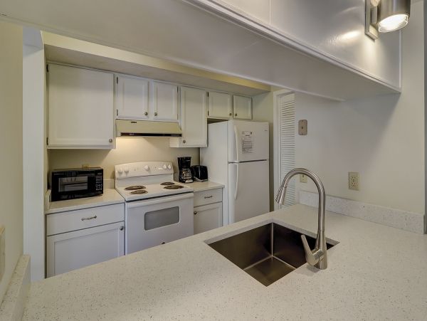 Two bedrooms Condo. Great Location on Palmetto Dunes