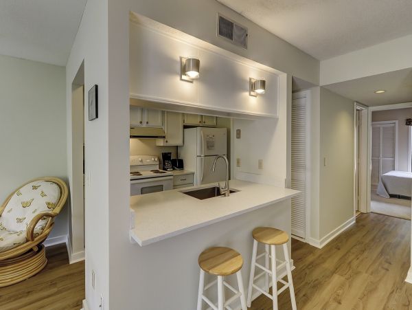 Two bedrooms Condo. Great Location on Palmetto Dunes