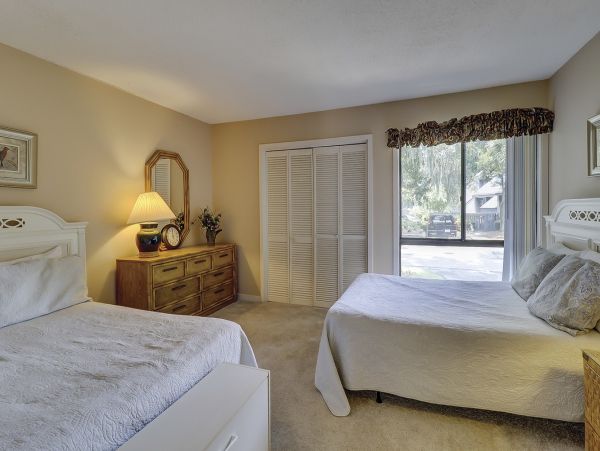 Two bedrooms Condo. Great Location on Palmetto Dunes