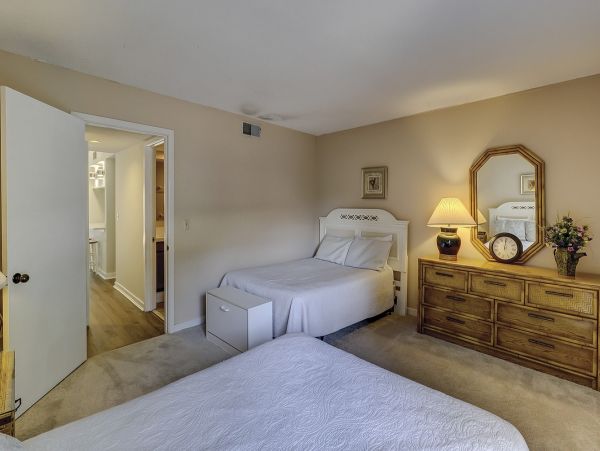 Two bedrooms Condo. Great Location on Palmetto Dunes